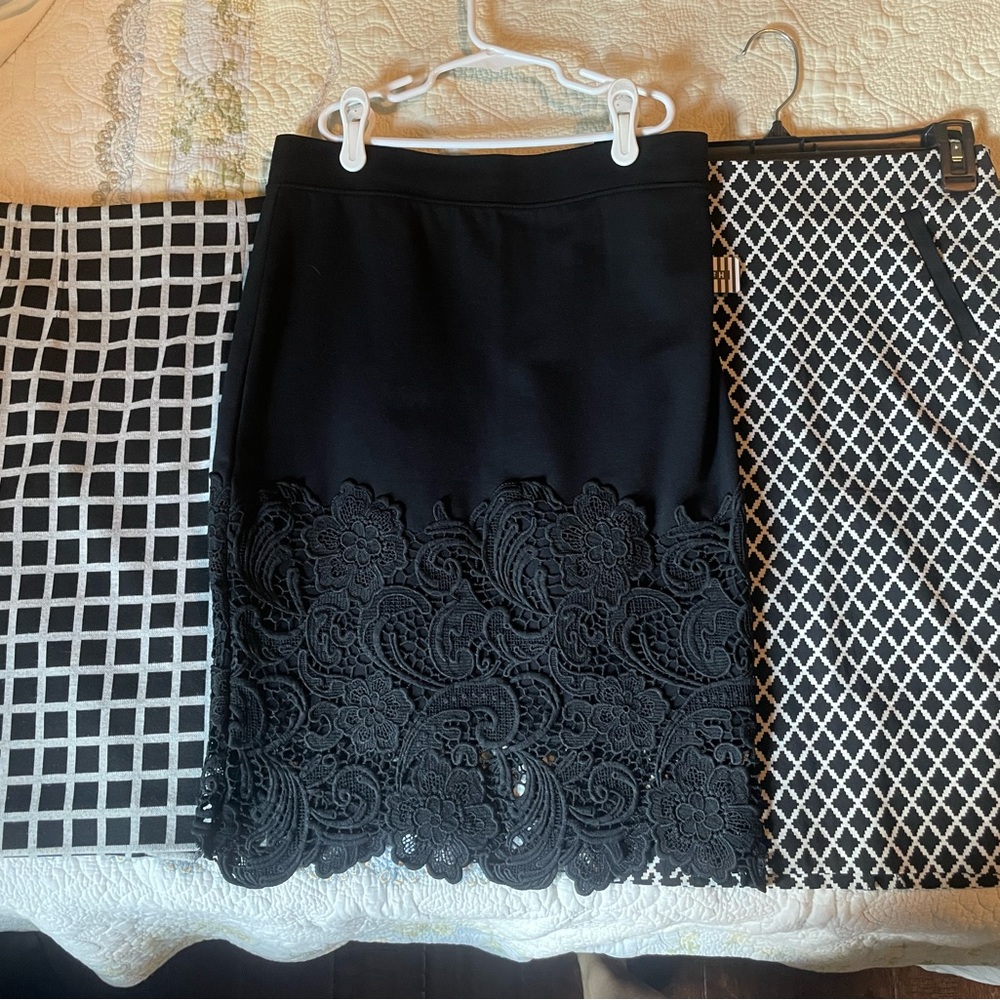 Elegant Black Lace Pencil Skirt
